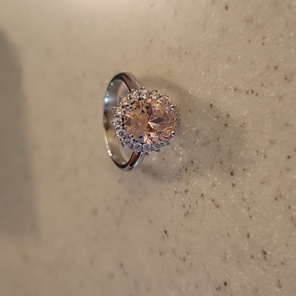 New ring - Picture 3 of 5